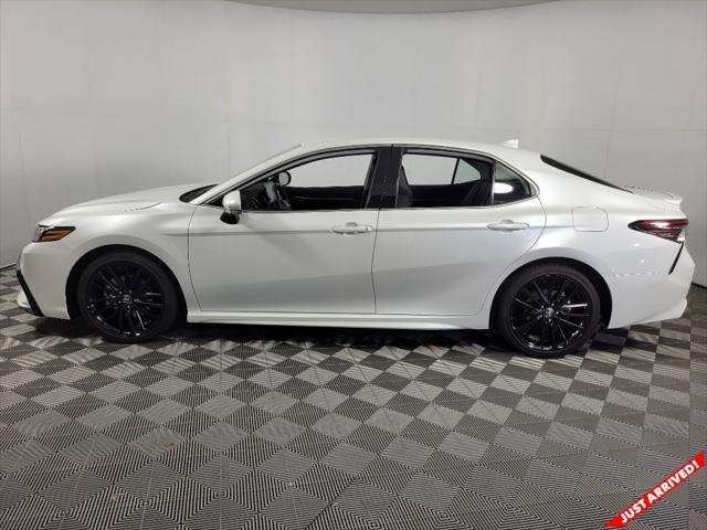 2024 toyota camry hybrid se