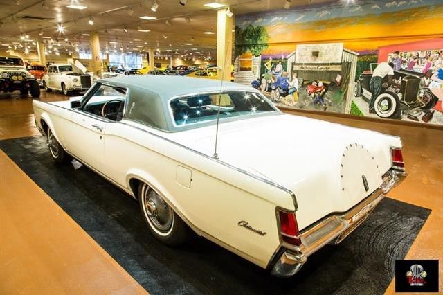 lincoln continental white with 61,232 miles, for sale!