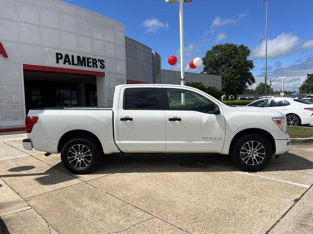 2022 nissan titan sv