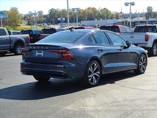 2024 volvo s60 b5 plus dark theme