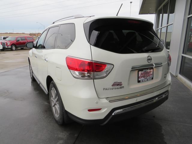 2015 nissan pathfinder sv sport utility 4d