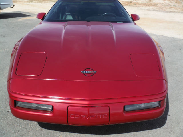 1992 corvette california car glass top, cold ac , 5.7 300 h.p, great driver !!!