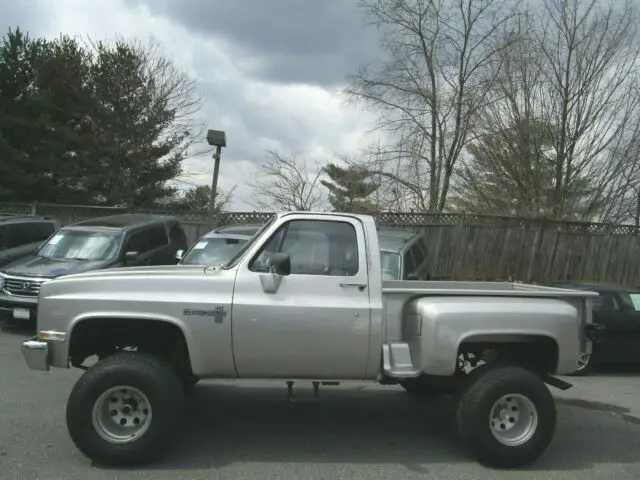 1984 chevrolet k10 / c10 4x4 stepside custom deluxe pickup