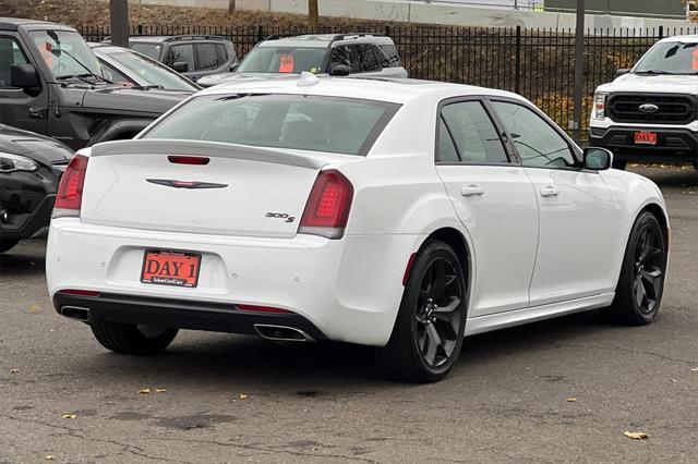 2022 chrysler 300 s