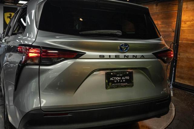 2022 toyota sienna le