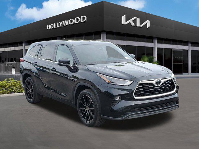 2021 toyota highlander le