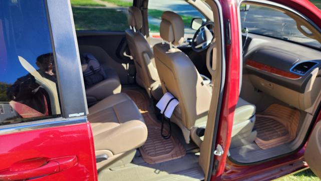 2014 chrysler town & country touring