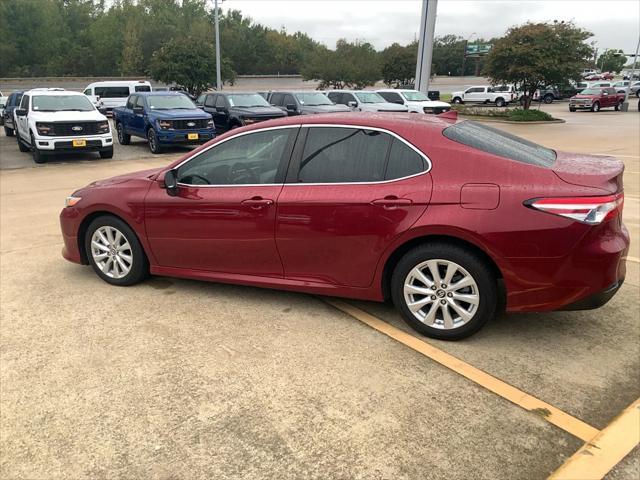 2019 toyota camry le