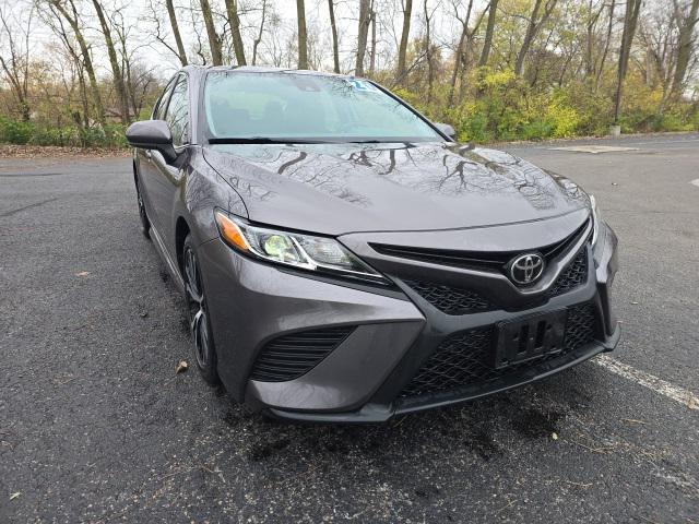 2020 toyota camry se