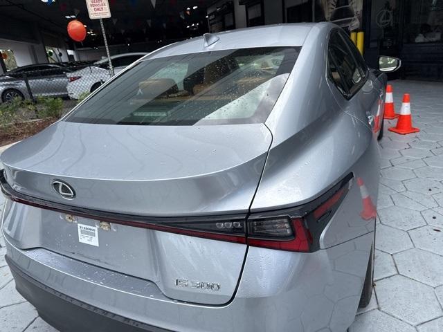 2021 lexus is 300 base