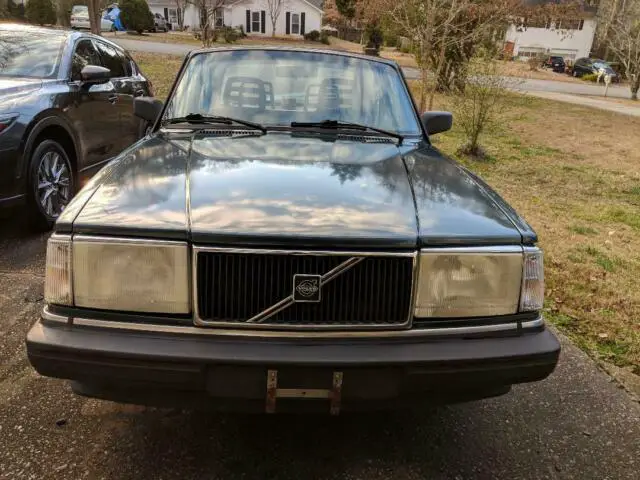 no reserve!!! 1989 volvo 240 dl (low miles clean interior)