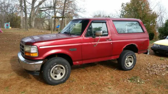 1996 ford bronco xl - 4wd, 5 speed, cloth interior, red, runs well, many extras
