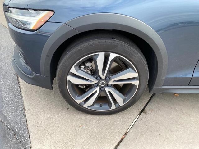 2023 volvo v60 cross country b5 plus