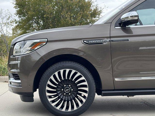 2019 lincoln navigator black label