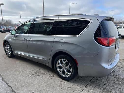 2017 chrysler pacifica limited in muscatine, iowa
