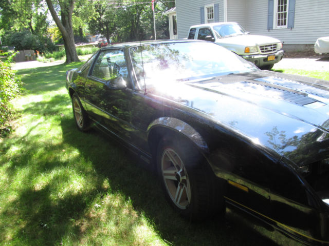 1986 chevrolet camaro z 28 iroc z 5.0 305 4bbl 4 spd automatic black