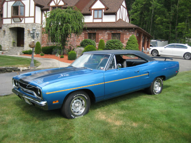 restored 1970 plymouth roadrunner base 6.3l