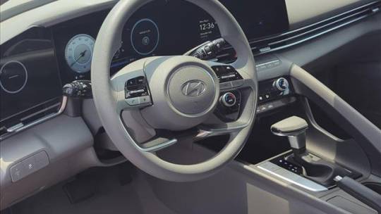 new 2024 hyundai elantra sel ivt