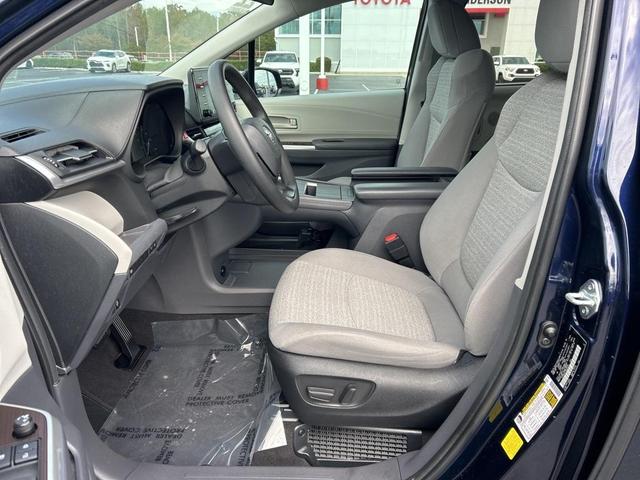 2022 toyota sienna le