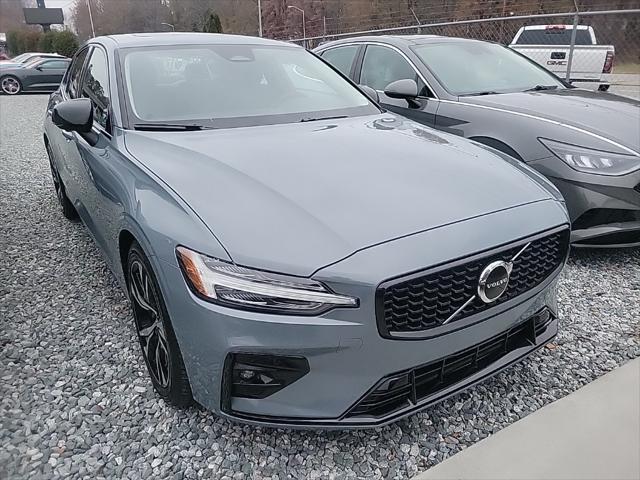 2024 volvo s60 b5 core dark theme