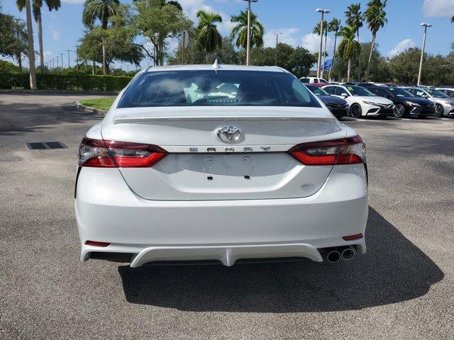 2023 toyota camry se