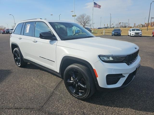 2023 jeep grand cherokee altitude