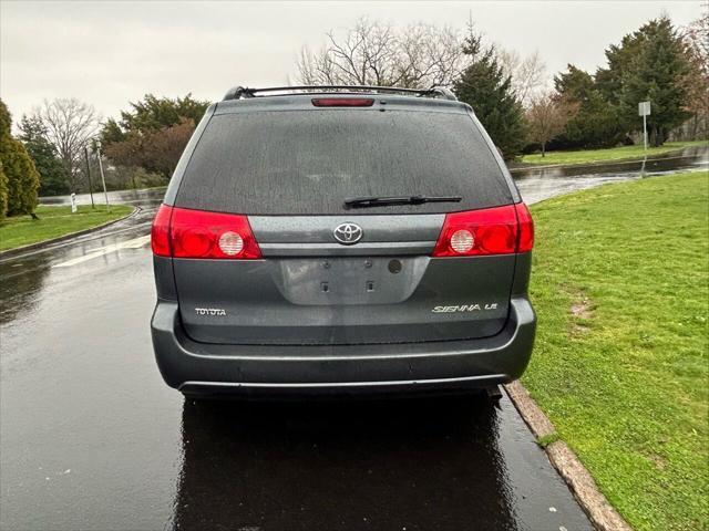 2010 toyota sienna le