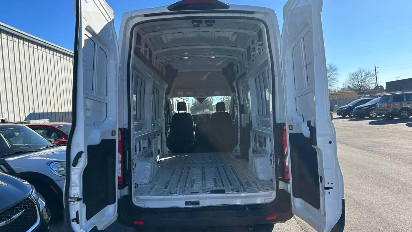 2022 ford transit 250