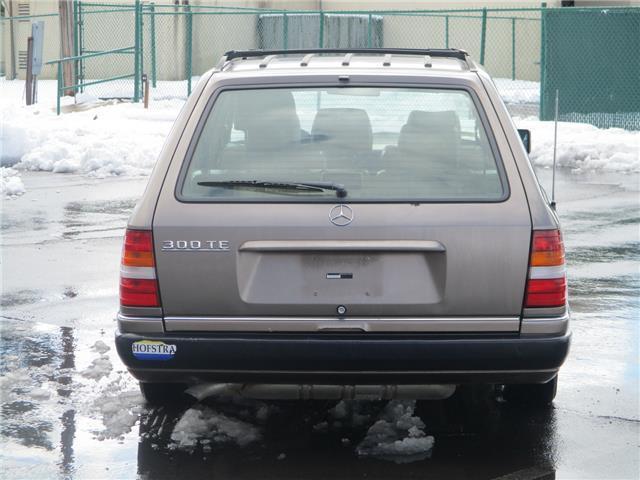 1990 mercedes-benz 300 series 300te wagon 4 doors 3rd row seat!