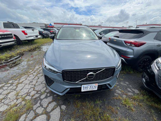 2023 volvo xc60 b5 plus dark theme