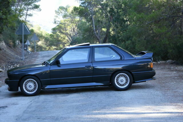 bmw m3 e30 1987 in very good condition and full doc