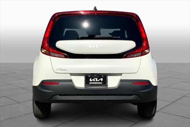 2022 kia soul lx