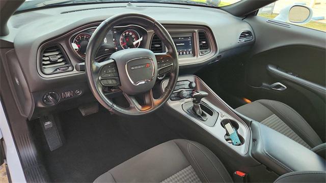 2023 dodge challenger sxt