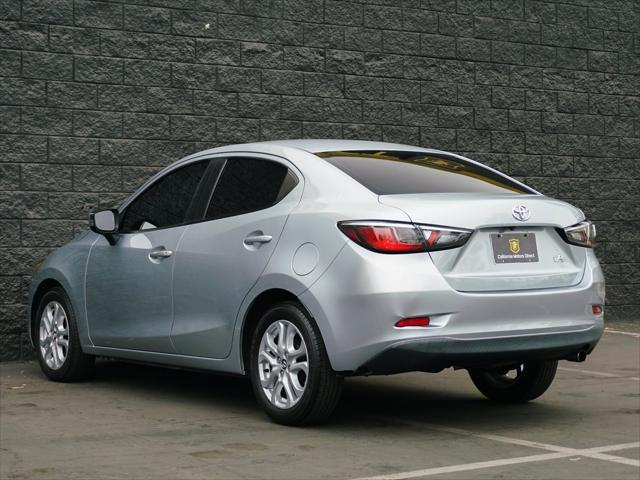 2018 toyota yaris ia base