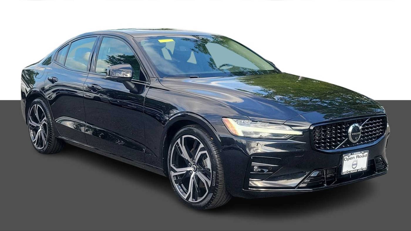 2024 volvo s60 b5 plus dark theme