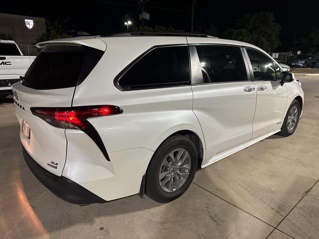 2021 toyota sienna xle