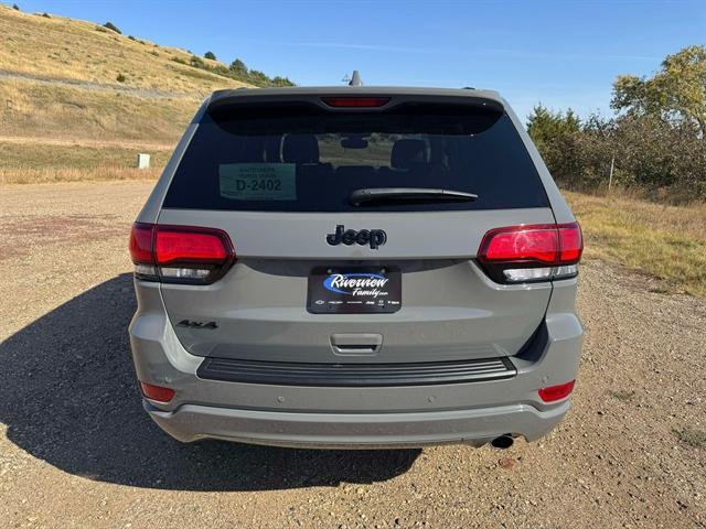 2022 jeep grand cherokee laredo