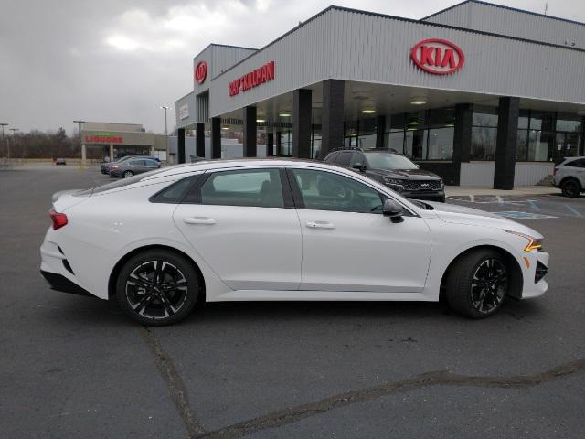 2022 kia k5 gt-line