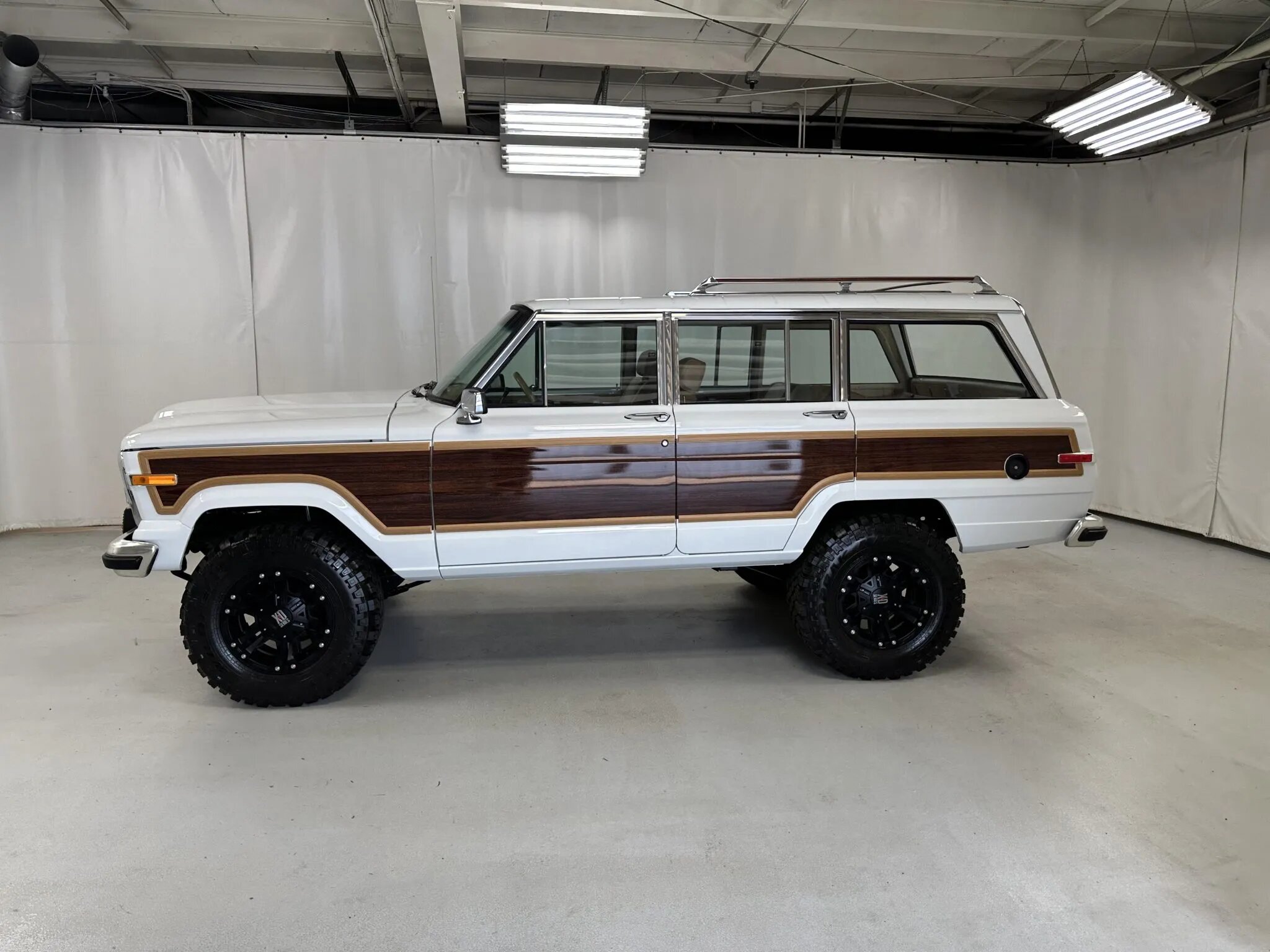 jeep grand wagoneer