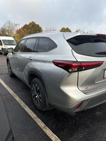 2021 toyota highlander xle