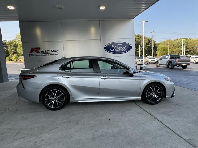 2021 toyota camry se