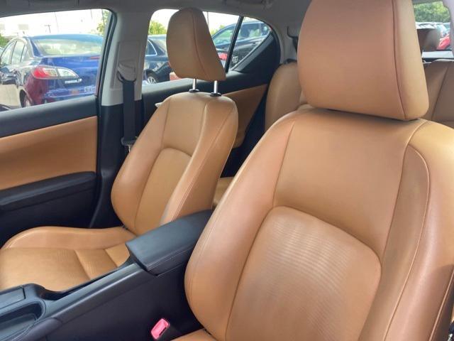 2011 lexus ct 200h base