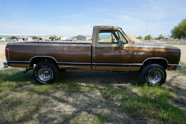 1987 dodge power ram 4x4. automatic v8. 2 owner truck