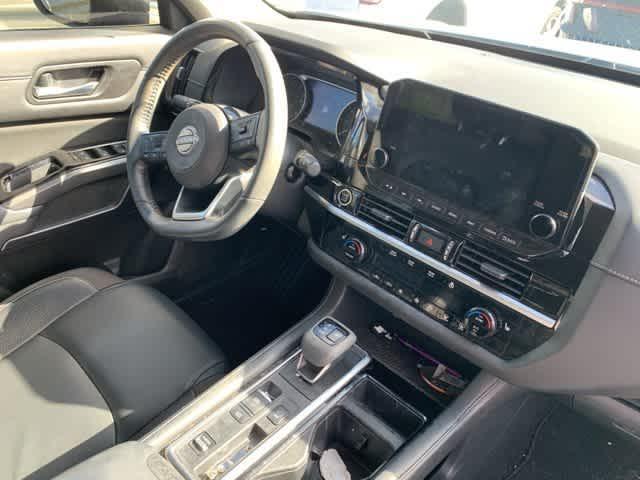 2022 nissan pathfinder sl 2wd