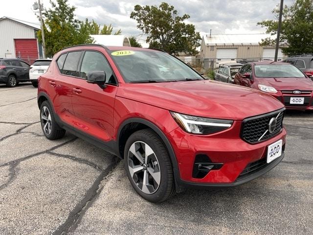 2023 volvo xc40 plus dark theme