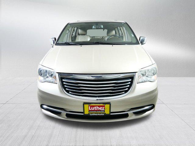 2013 chrysler town & country touring-l