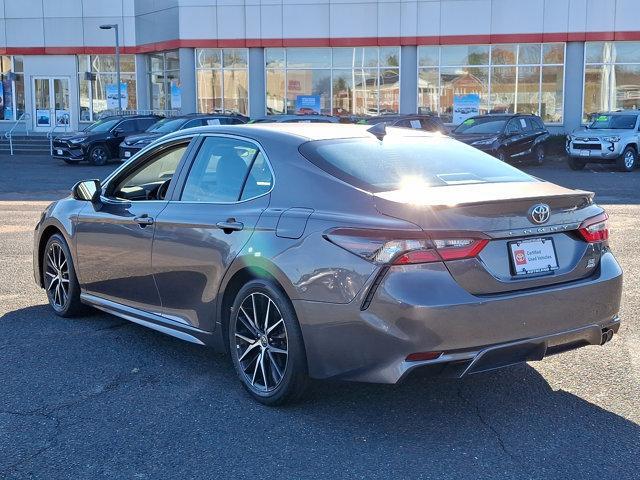 2022 toyota camry se