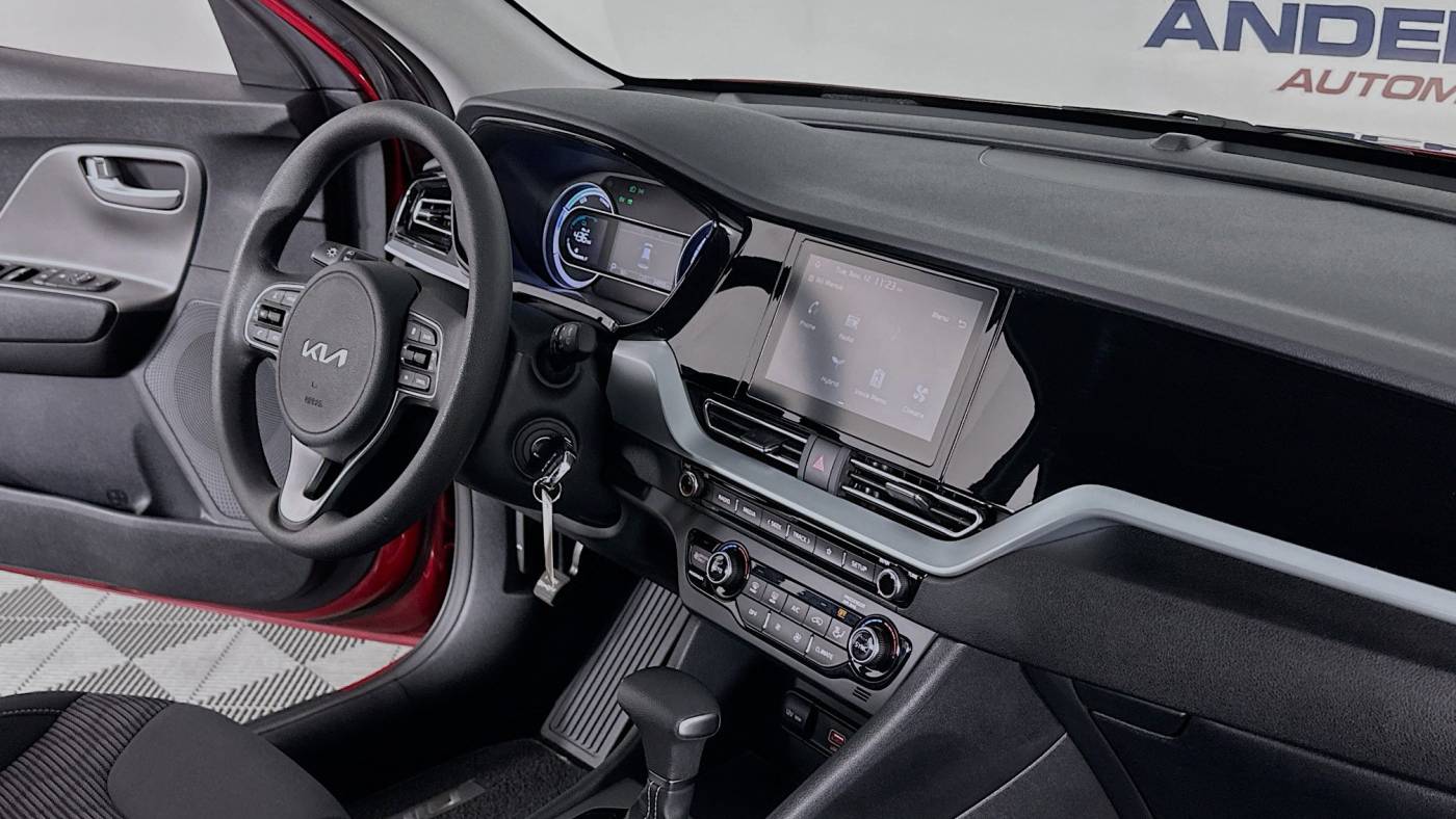 2022 kia niro lx