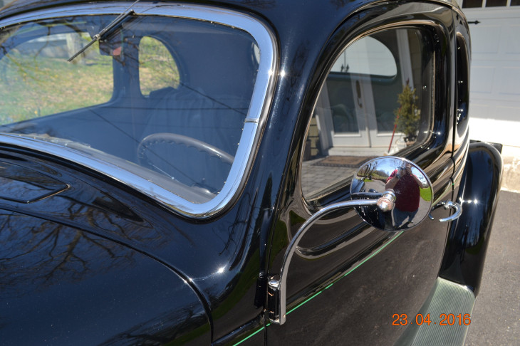 ford deluxe