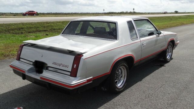 1984 oldsmobile hurst/lightning rod shifters/t-tops/low mileage